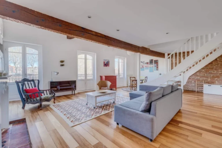 Appartement Laganne à Toulouse – séjour sous les poutres